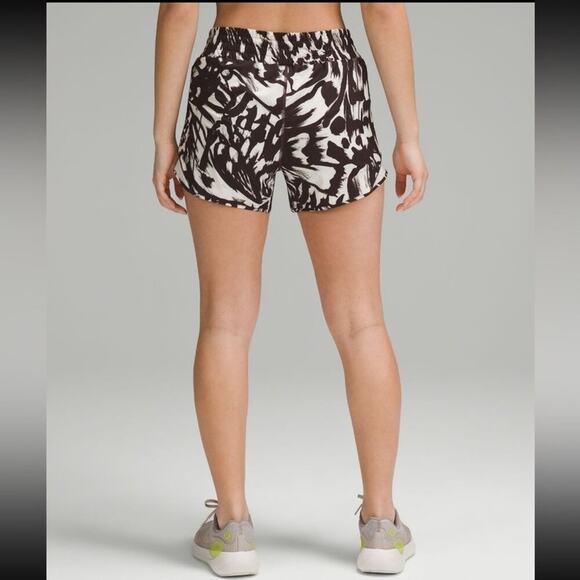 Lululemon Hottie Hot High Rise Lined Short 4" Size 4- Espresso/Bone Color NWT - Picture 3 of 11